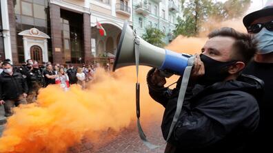 Ukrainians rallying in support of the Belarusian opposition, Kyiv, August 2020