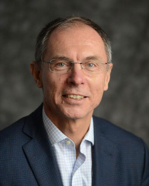 Economist Jan Svejnar was honored by the European International Business Academy.